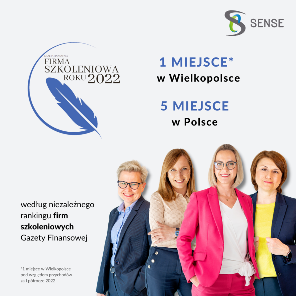 kobiety w strojach biurowych na banerze informującym o pierwszym miejscu w wielkopolsce firma szkoleniowa roku 2022