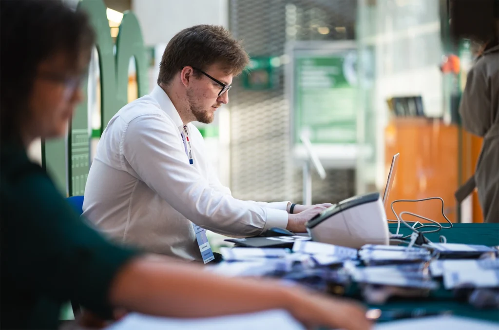 Mężczyzna pracujący